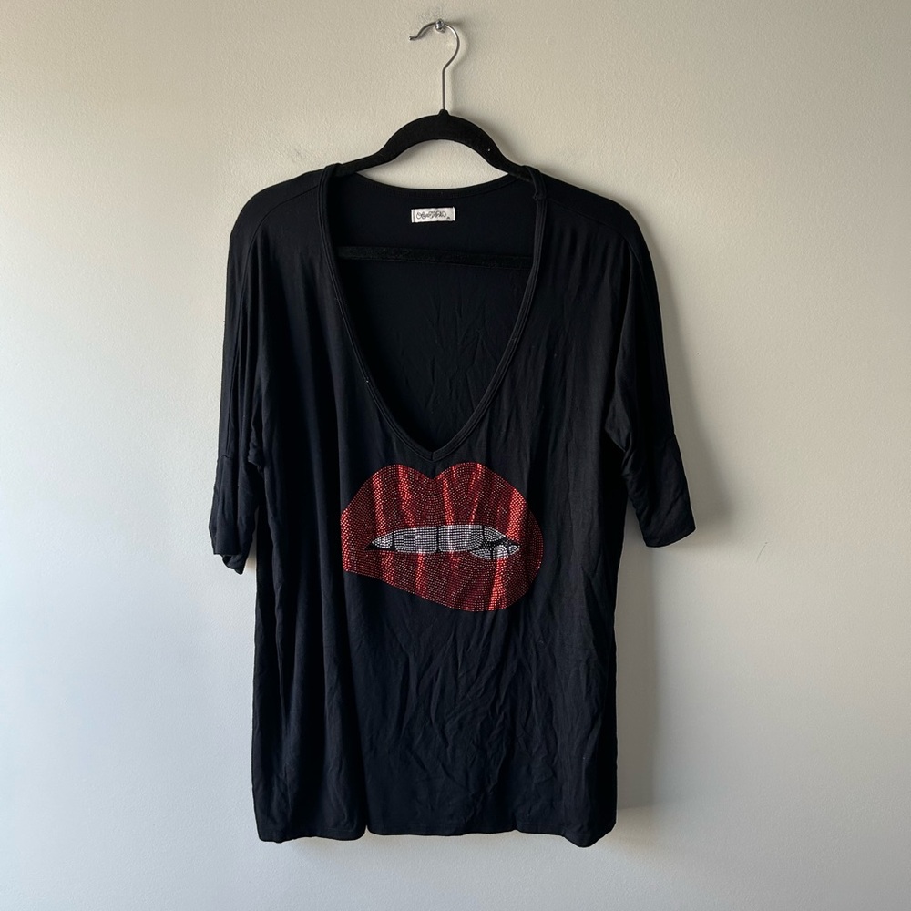 Lauren Moshi Eva X Crystal Biting Lip Drape V Neck
Tee Size Medium - Picture 3 of 8
